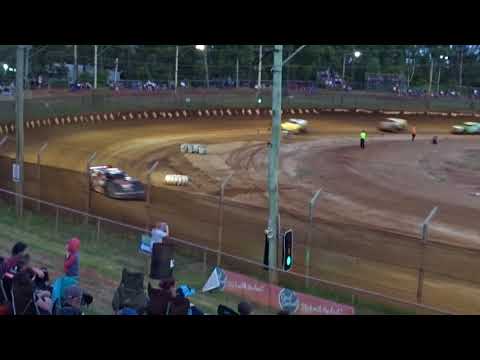 Ht4.  10 Laps, Super Sedans Summer Slam, Maryborough Speedway, Maryborough 29/12/2017