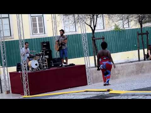 Street Artists Singing and Dancing. Lisbon. Portugalia