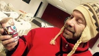 preview picture of video 'Regalaron Muñecos de Walter Nosiglia en Uyuni'