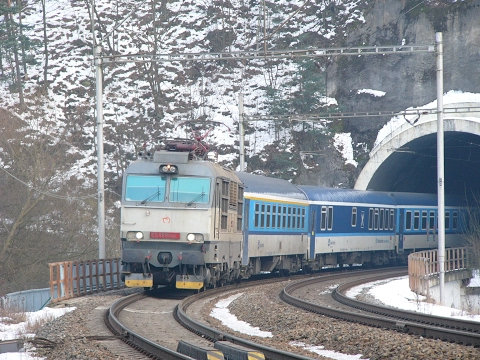 Retro Gorila (350.001) na vlaku EC 276 Slovan - Bílovice nad Svitavou 13.2.2016