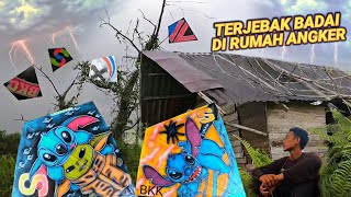 Download lagu LAGI ASIK BERBURU LAYANGAN DOORPREZ MALAH TERJEBAK BADAI DI LOKSI RUMAH ANGKER  mp3 Download lagu LAGI ASIK BERBURU LAYANGAN DOORPREZ MALAH TERJEBAK BADAI DI LOKSI RUMAH ANGKER  mp3