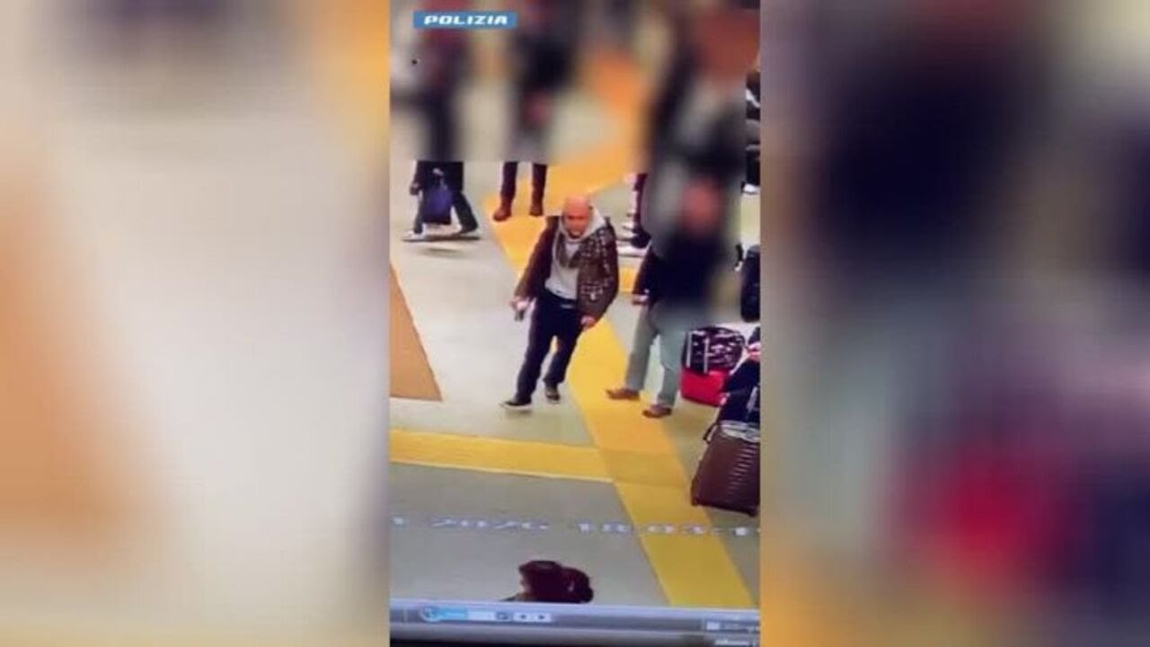 Bologna, delitto del capotreno: le immagini del presunto omicida