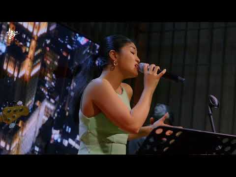 Sarah Mukti live at ABar Jakarta with “Dive” by Olivia Dean.