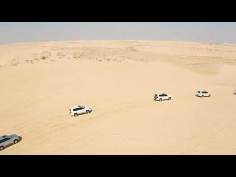 Фото Пример съемки колонны внедорожников в пустыне Катара, оператор дрона в этот момент находится в одном из автомобилей