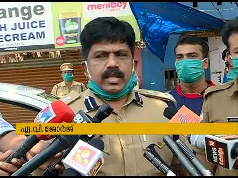 തെരുവുനായകള്‍ക്ക് ഭക്ഷണം വിതരണം ചെയ്ത് പൊലീസുകാര്‍ | Street Dog