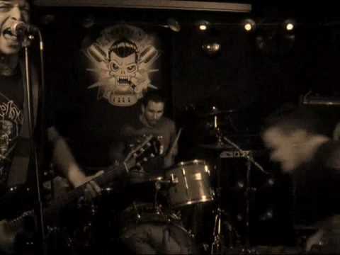 CHIENS - Live SoapBox Club 2010.wmv