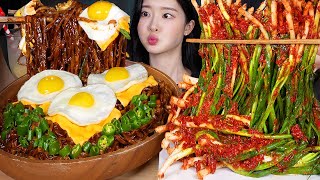 Download lagu ASMR MUKBANG | Spicy Cheese and Eggs Black Bean Noodles & Spicy Green Onion Kimchi (Pa-Kimchi) mp3