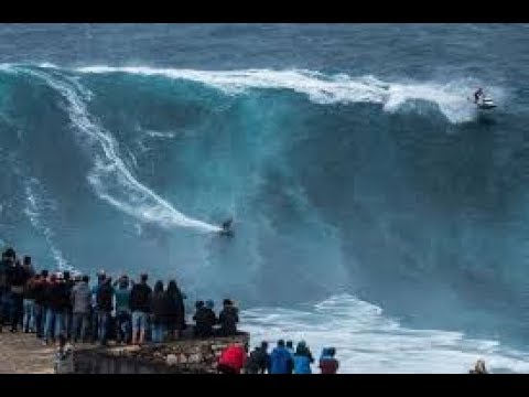 Ondas gigantes destroem orla da praia de Iracema