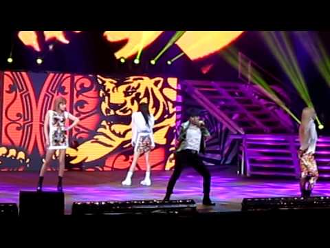 121110 2NE1 - I Love You @ SBS Super Concert in America