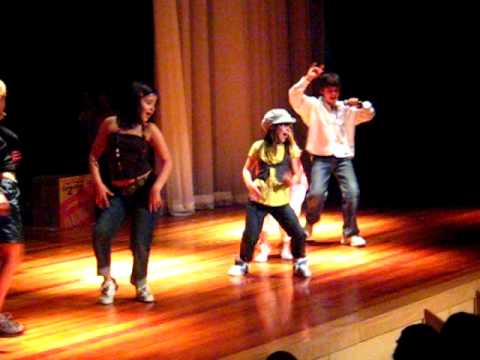 arkinhos a fazer teatro-just girl feat angelico