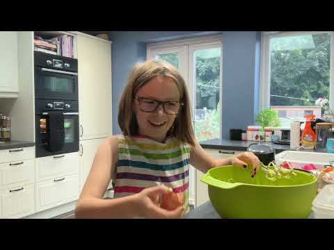 The BEST Beginners Vanilla Cake Recipe for Children