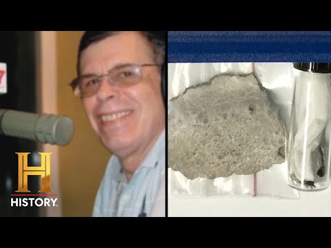 MAN RECEIVES MAIL FROM ALIENS - “Inside Were Strange Metallic Fragments” | Ancient Aliens | #Shorts