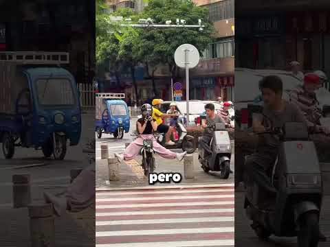 Nadie podía levantar su moto… hasta que ella lo hizo 😱