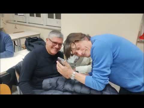 “Per chi suona la campanella”, goliardia di un gruppo di ex studenti del “De Felice” di Catania che si sono riuniti dopo quasi mezzo secolo dal diploma – IL VIDEO “Per chi suona la campanella”, goliardia di un gruppo di ex studenti del “De Felice” di Catania che si sono riuniti dopo quasi mezzo secolo dal diploma – IL VIDEO