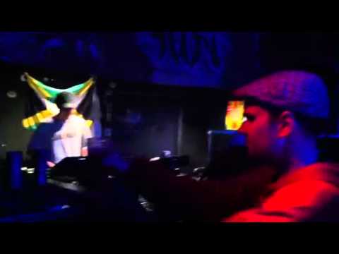 Kris Kemist & Jah Screechy - Walk & Skank Live