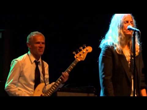 Patti Smith live 1/8/16 L.A. "if 6 were 9" w/ Flea Hendrix cover