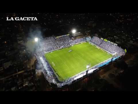 "Mirá desde un drone el recibimiento de la hinchada de Atlético ante Palmeiras" Barra: La Inimitable • Club: Atlético Tucumán