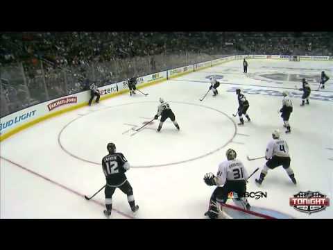 Jeff Carter's wrist shot ties the game. | kings vs ducks game 3