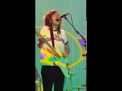 Courtney Barnett has fun undressing a fan at Paradiso Amsterdam