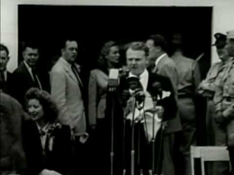 JUDY GARLAND:EXTREMELY RARE, HOLLYWOOD CELEBRITIES IN WWII BOND DRIVE. 'THIS IS THE ARMY MR JONES'.