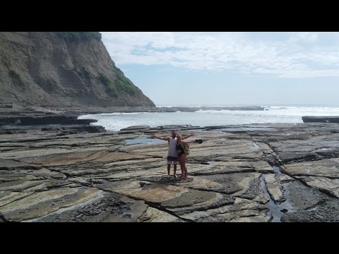 Surfing Rio Chico - Ecuador