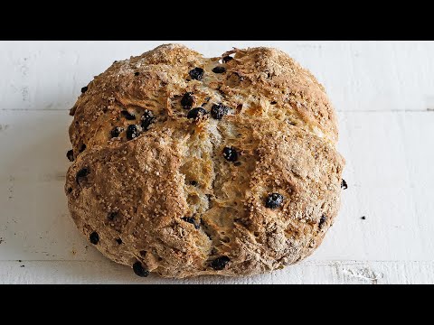 Homemade Irish Soda Bread with Raisins (Brown Bread)