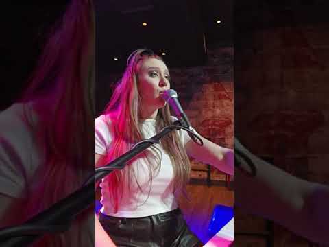 Promotional video thumbnail 1 for Giana Luna