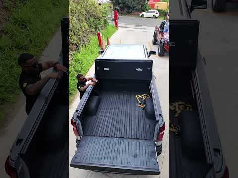 CHEVY SILVERADO TONNEAU COVER DEMO 🛻💨 SMOOTH OPEN & CLOSE