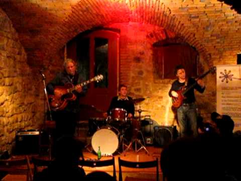 muziKafe - IGOR LEONARDI TRIO 3.4. 2009