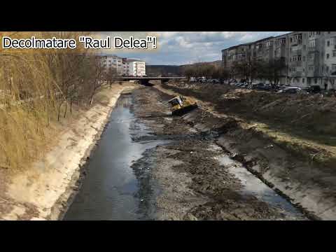 Decolmatare "Raul Delea" din Vaslui! Raul strabate zona garii din oras.