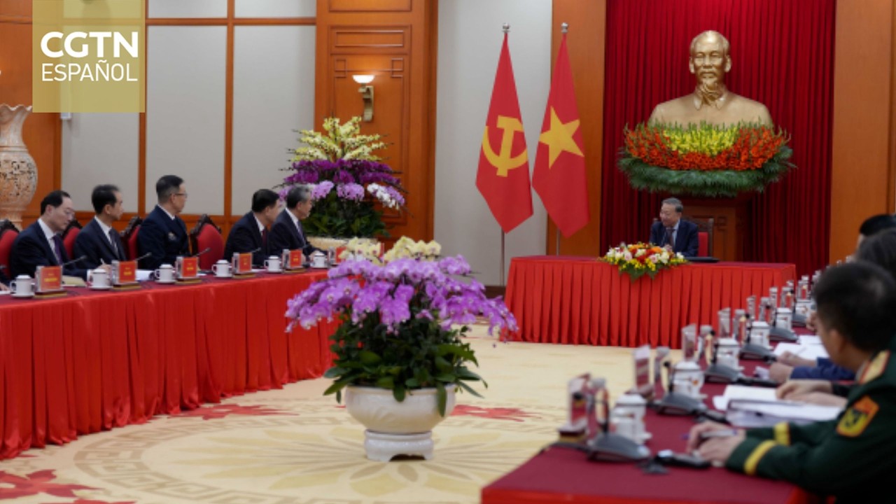 El secretario general del Comité Central del PCV se reúne con altas autoridades chinas en Hanói