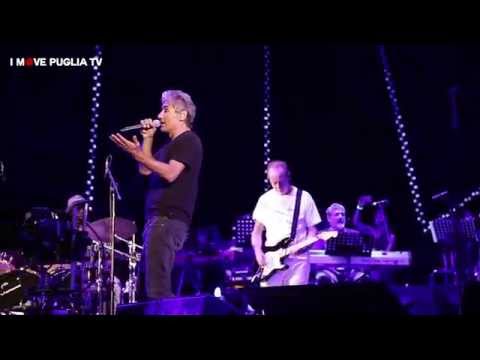Luciano Ligabue canta Certe Notti alle prove de La Notte della Taranta 2015