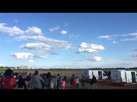 Absturz: Segelflugzeug stürzt ab - Pilot überlebt per Fallschirm