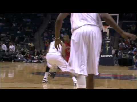 DeRozan Big Poster Dunk [Raptors @ Bobcats]