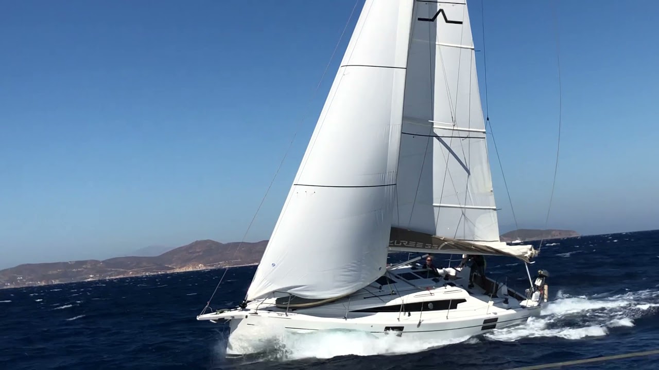 Azuree 33C 25knots wind