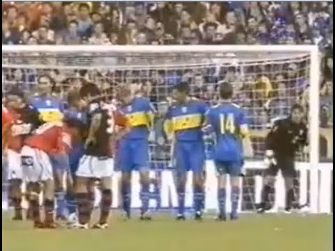 Desde 25 metros el Loco Vargas silencia la bombonera, Boca 1 Colon 1,  24 de Abril del 2005