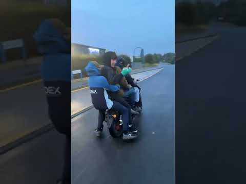 5 man up on 1 bike 🤣