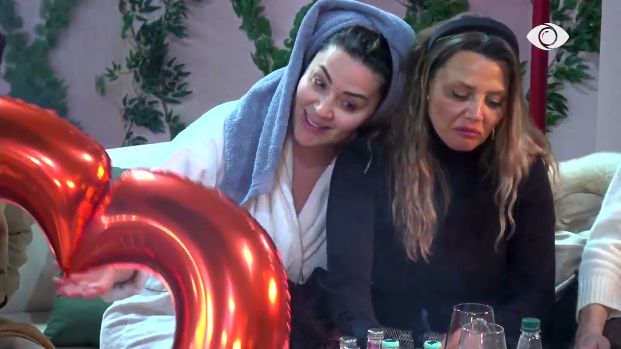 Rozana mbështet kokën te supi i Gertës, i këndon banores: Vdes për ty, më thuaj kë të nominoj?