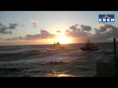 KNRM HvH 2 surfers wonderlijk gered na 4 uur te water