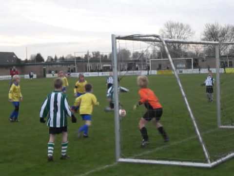 Kampioen Tricht F1 scoort de 2-0 tegen BZS F1 (26-11-2011)
