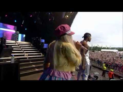 Nicki Minaj - Pound the Alarm (T in the Park 2012)