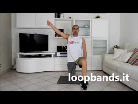 Esercizi per le spalle con elastico