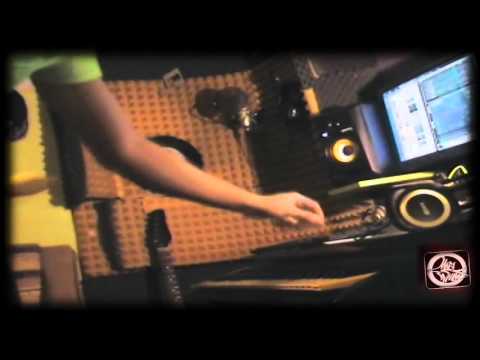 Mari Wns - Beats product looks