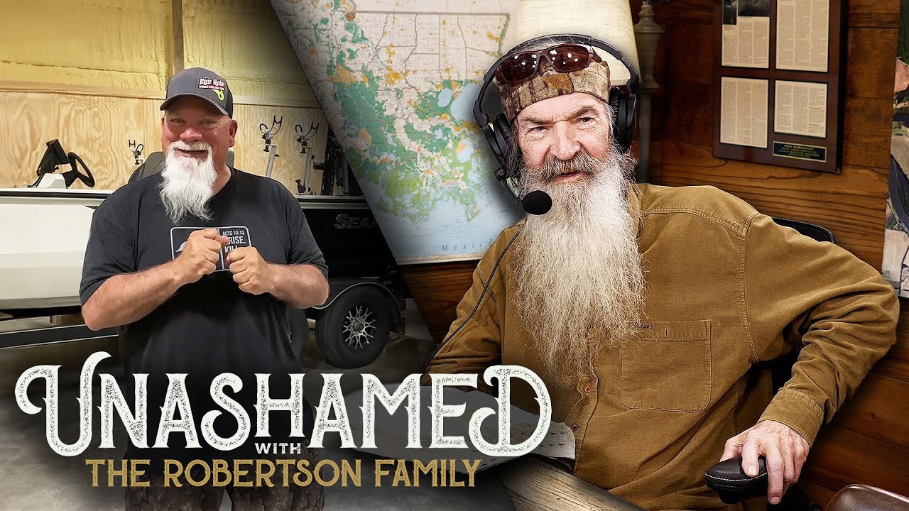 Ep 891 | Behind Godwin’s Shirtless ‘Duck Dynasty’ Scenes & Phil’s Dad Had a Funny Prayer Habit