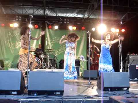 Enicé Mokamba with Leki - Brugge 27 June 2015