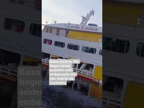 Baixo nível do Rio Negro causa acidente com embarcação em São Gabriel da Cachoeira