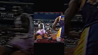 Michael Jordan’s iconic mid-air switch layup 🤯 #shorts