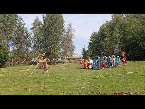 Roman pilum. Throwing out from a tight formation.