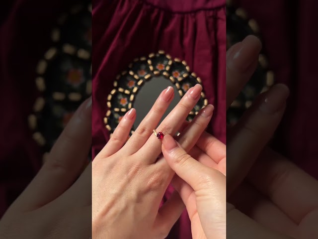 Vídeo relacionado con Disney BEAUTY & THE BEAST Collar de Rosa con Piedras YG