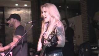 LITA FORD-HUNGRY FOR YOUR SEX live at CHILLER THEATRE 10/30/10